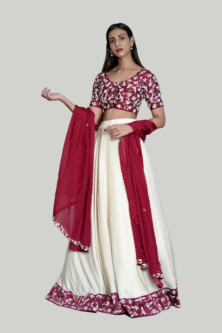 White and red combination bridal lehenga | Indian bridal lehenga, Indian  bride outfits, Bridal lehenga collection